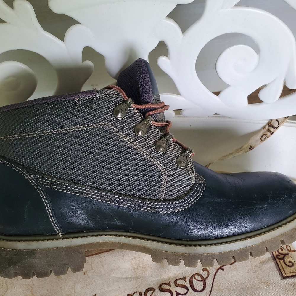 Timberland Black And grey Ankle-Height Boots with Sturdy Soles - Picture 4 of 4